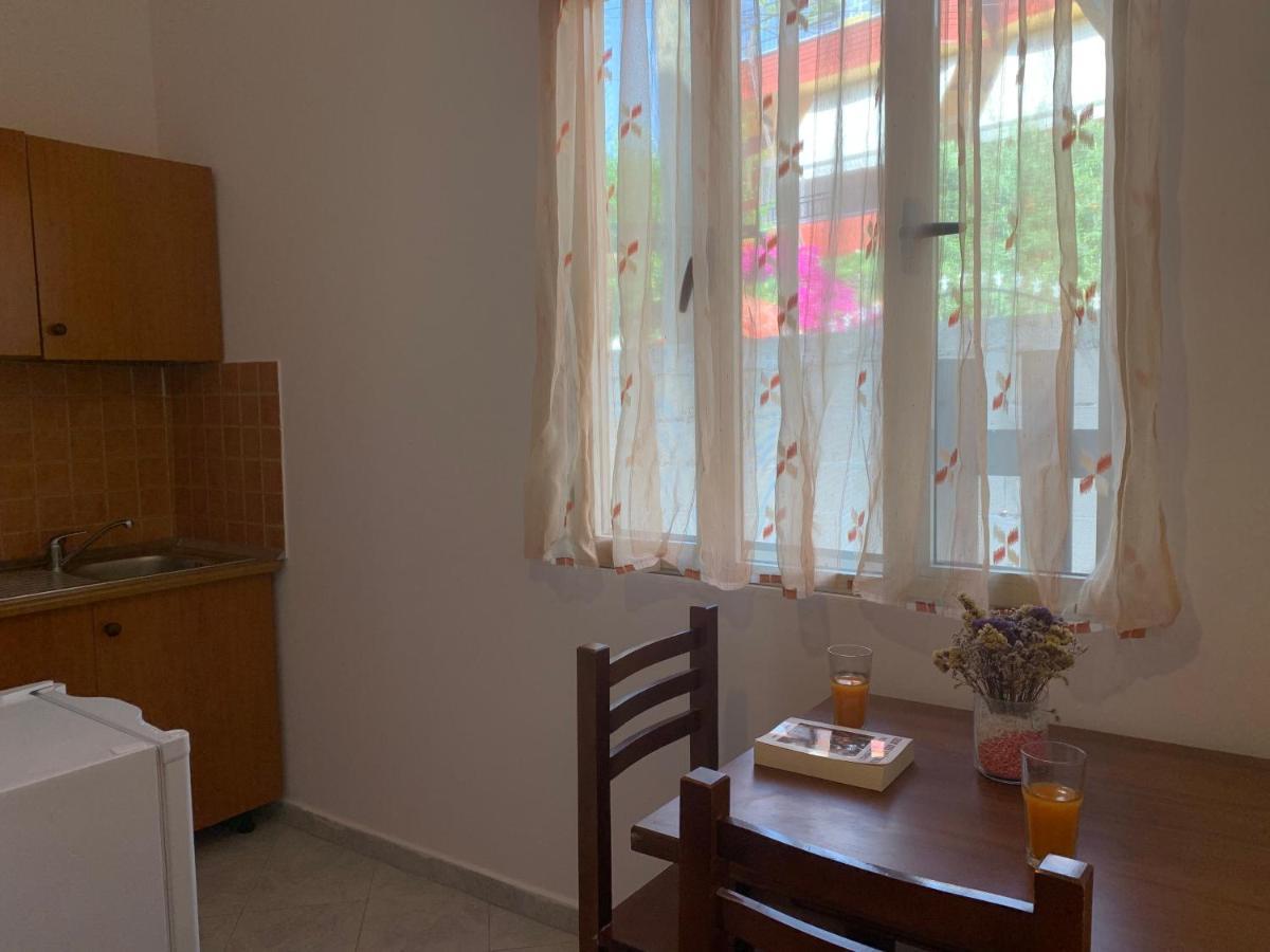 Rei'S Place Vlorë Buitenkant foto