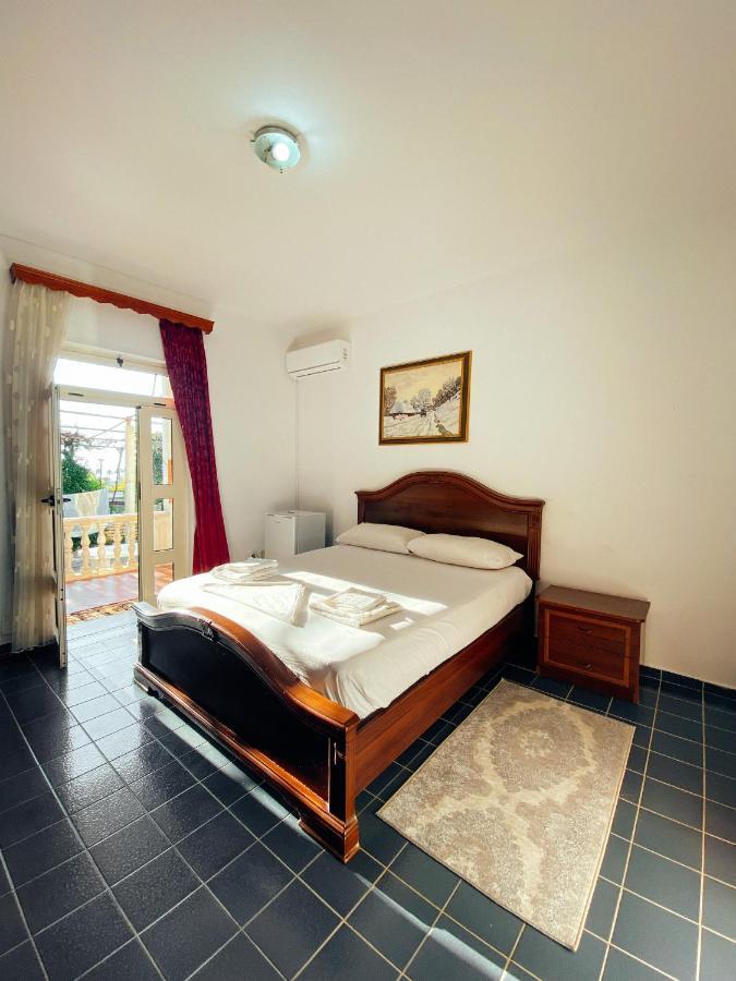 Rei'S Place Vlorë Buitenkant foto