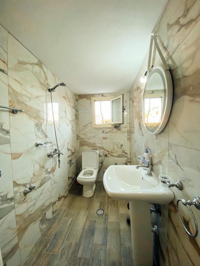 Rei'S Place Vlorë Buitenkant foto