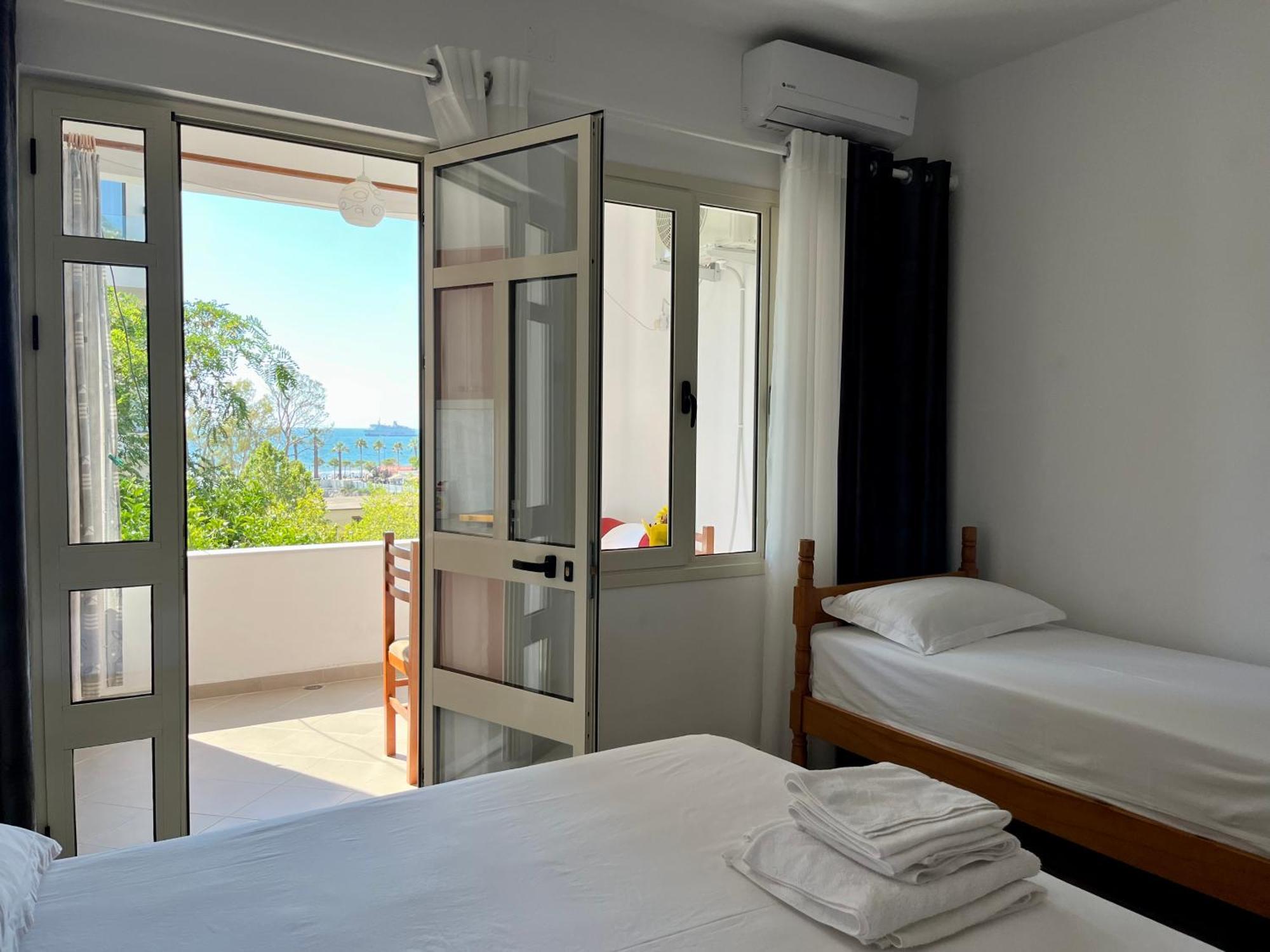 Rei'S Place Vlorë Buitenkant foto