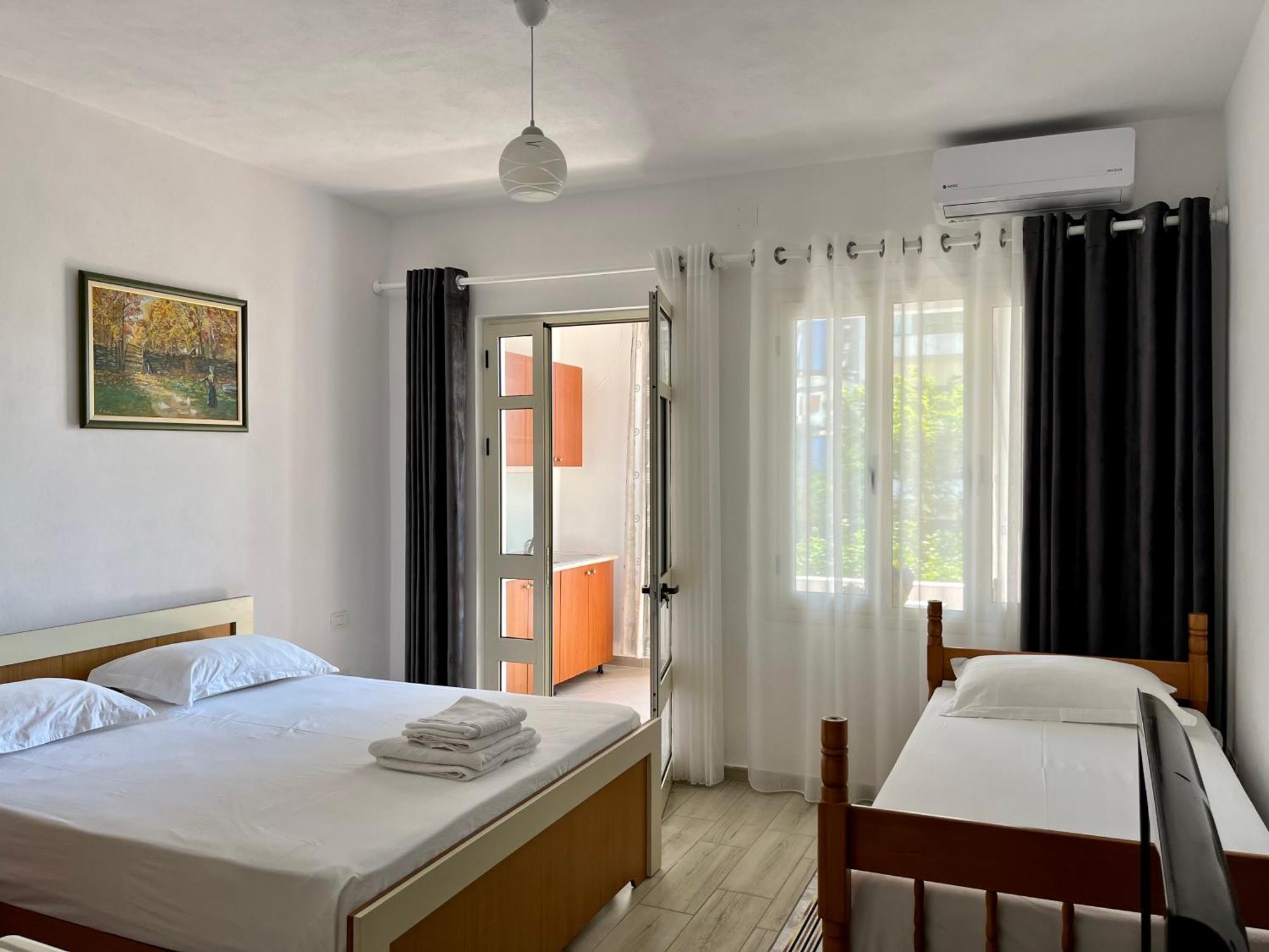 Rei'S Place Vlorë Buitenkant foto