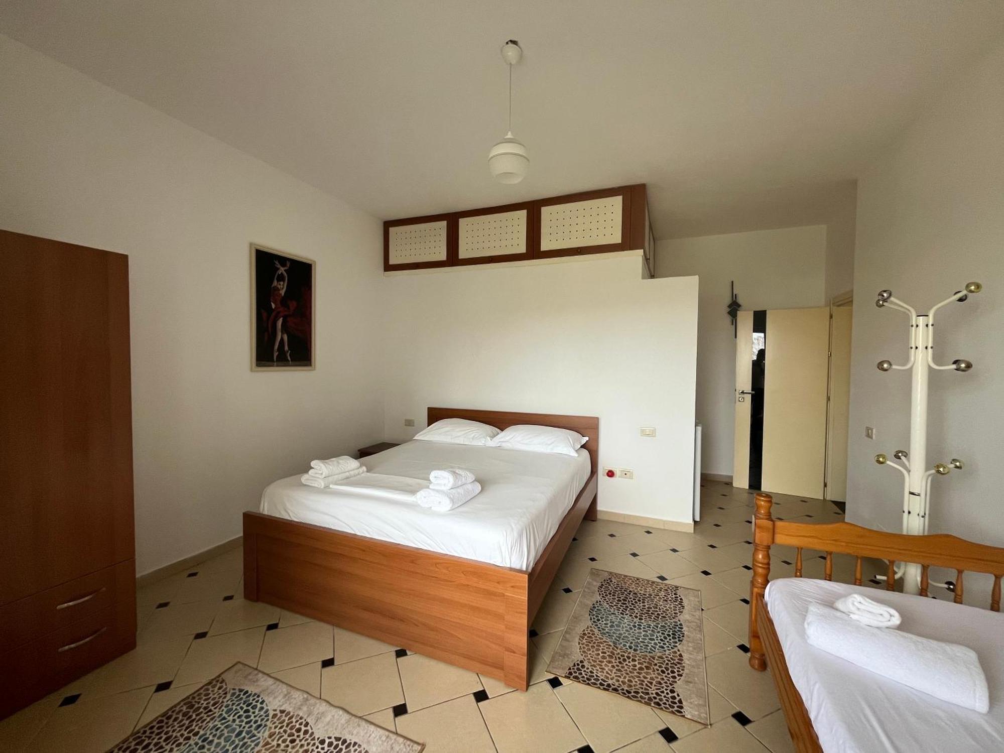 Rei'S Place Vlorë Buitenkant foto